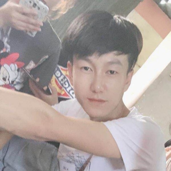 腼腆和孤心的照片
