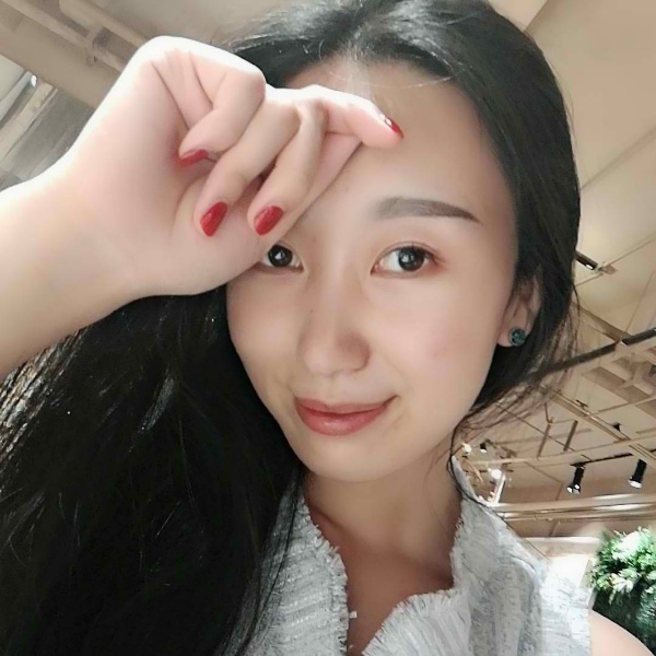 一抹。微笑的照片