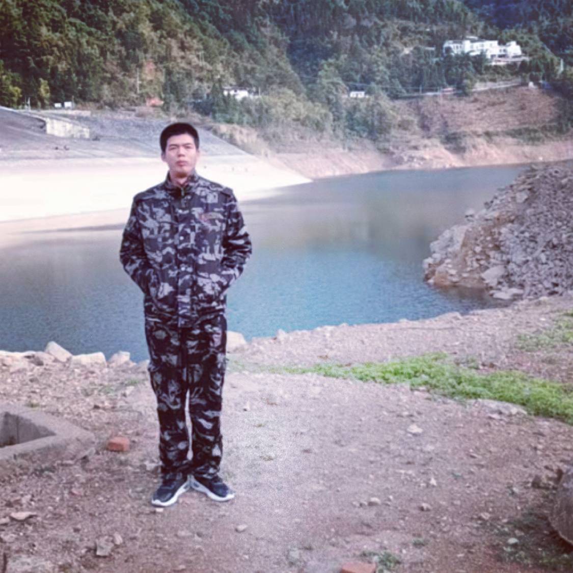 初妆請热情的照片