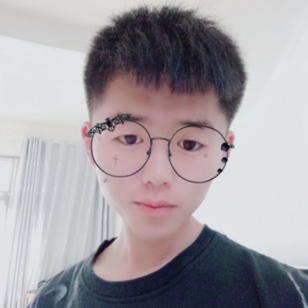 情爱恋翩飞的照片
