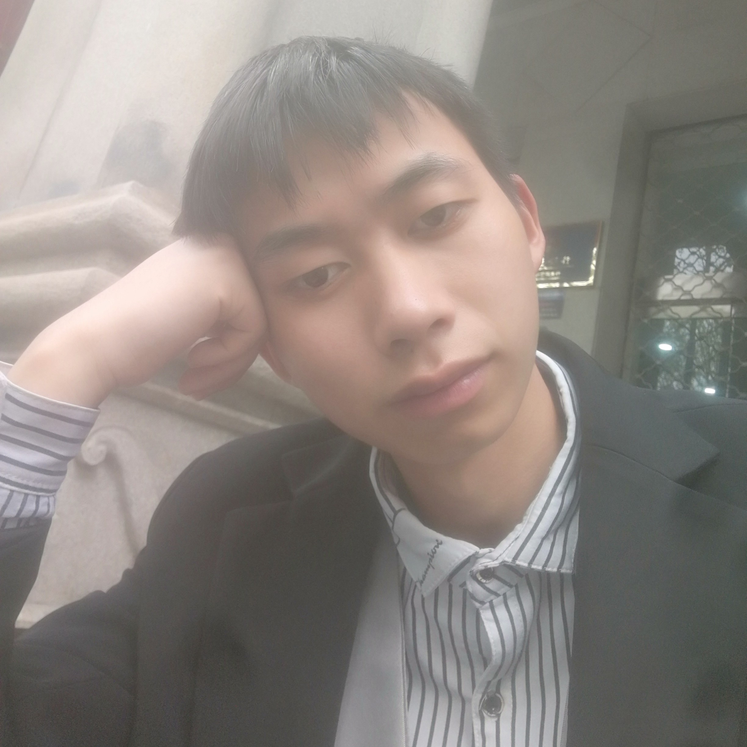 瘦瘦拿心锁的照片