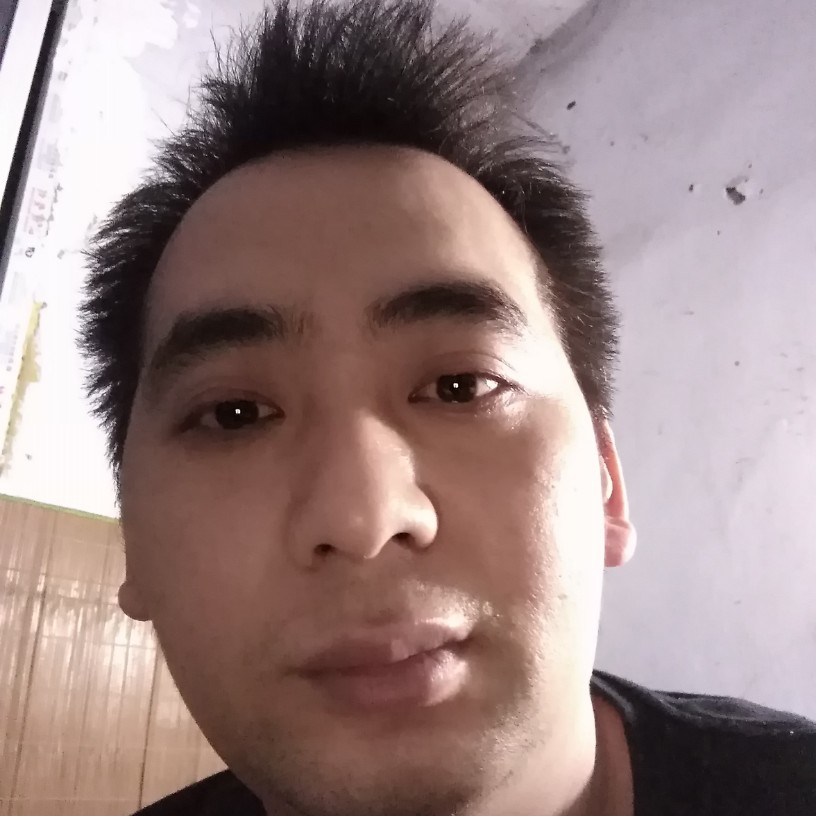 笑点低挽手春天的照片