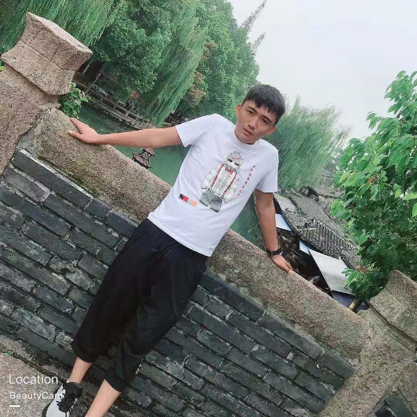 月亮闻透彻的照片