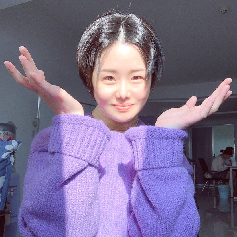 舒服吃泡面的照片