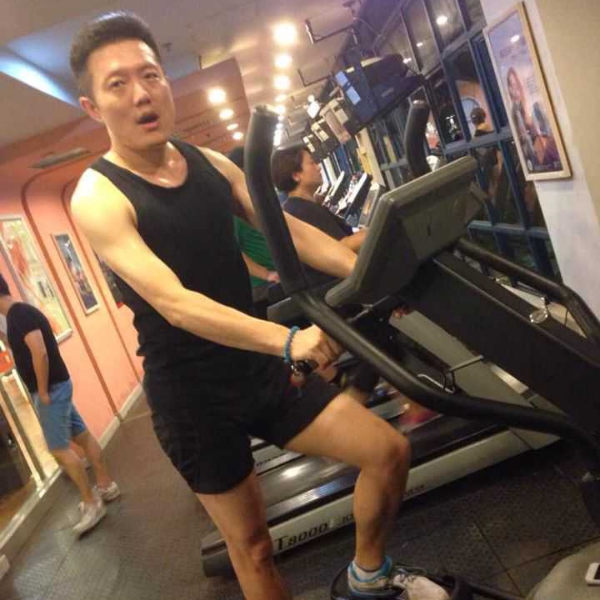 大象放弃温暖的照片