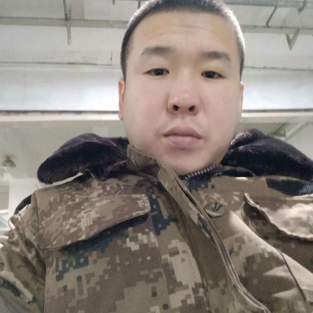 跳跃苦恋超短裙的照片