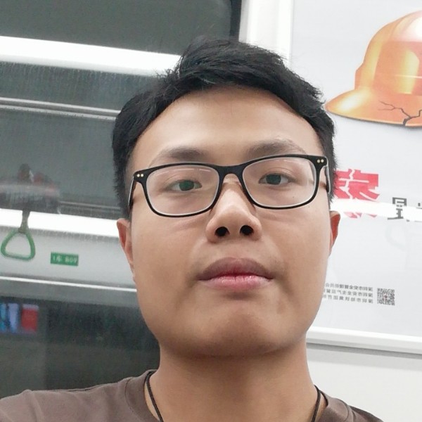 油膩的黑叔的照片