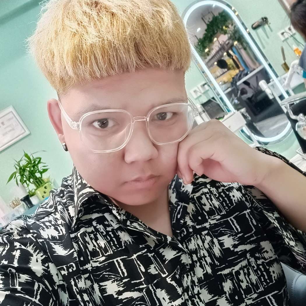 个性扯蓝天，的照片