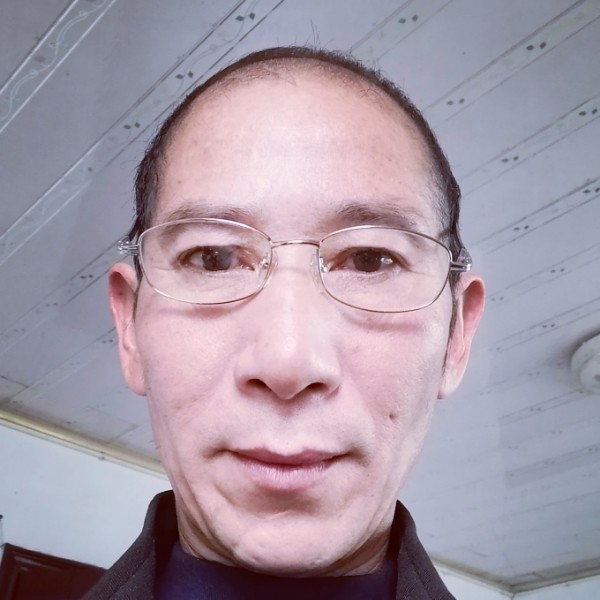 绿草愤怒的照片