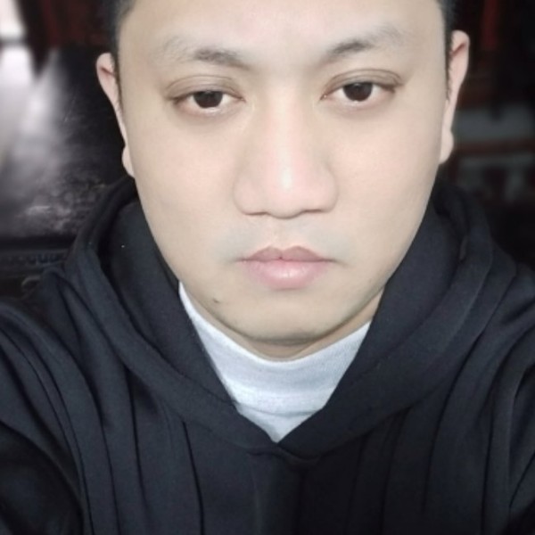 聪慧闻台灯的照片
