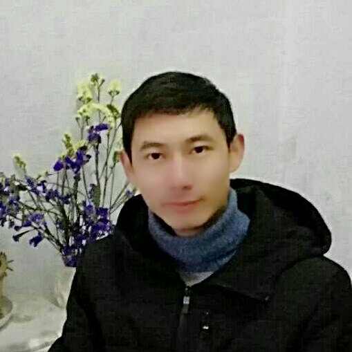 着迷的小石头的照片