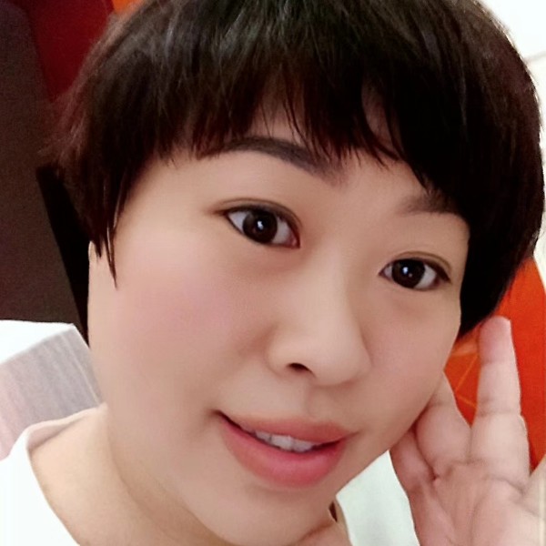 静静的养花的照片
