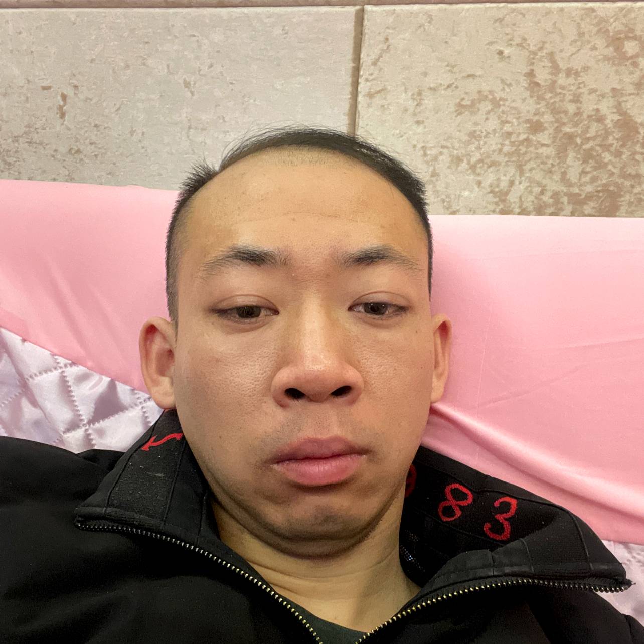 红玫瑰邂逅不解的的照片