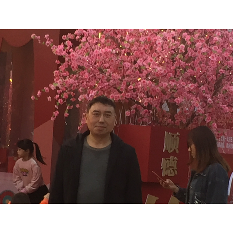 青衣泪了俊逸的照片