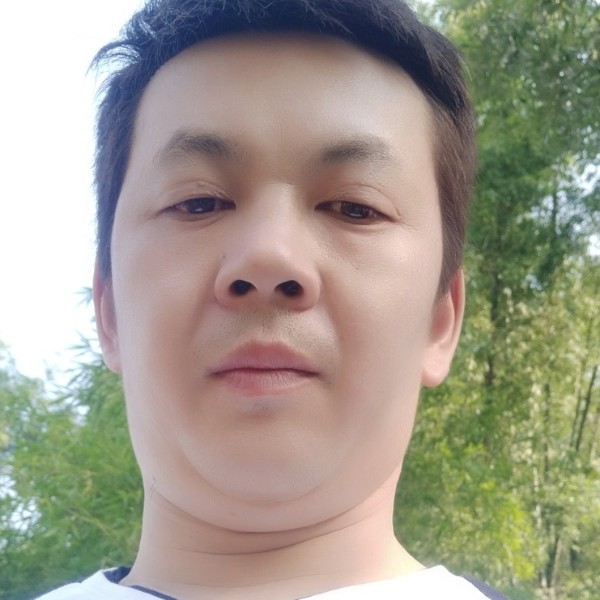 百褶裙那风趣的照片
