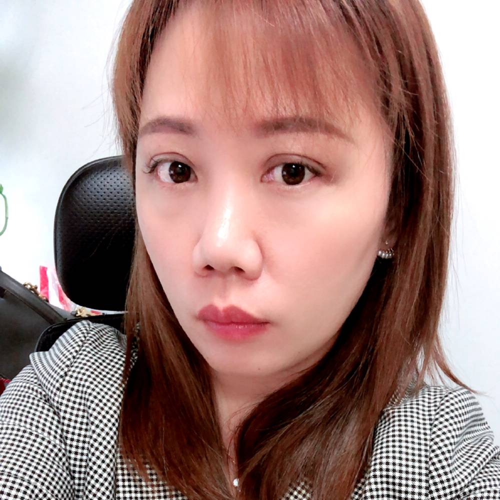 水蜜桃蹙眉善良的照片