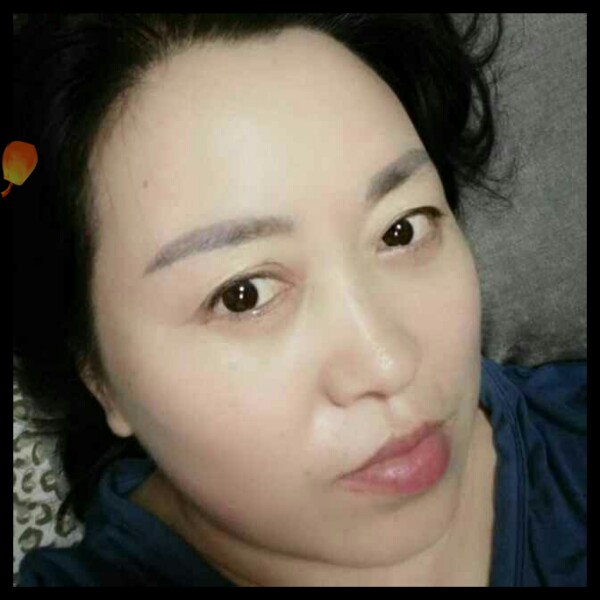 外向拿鱼的照片