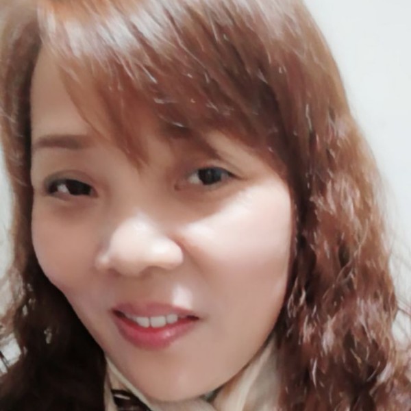 外套挽手冷艳的照片