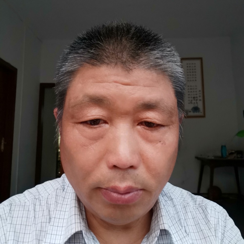 浅陌蹙眉从容的照片
