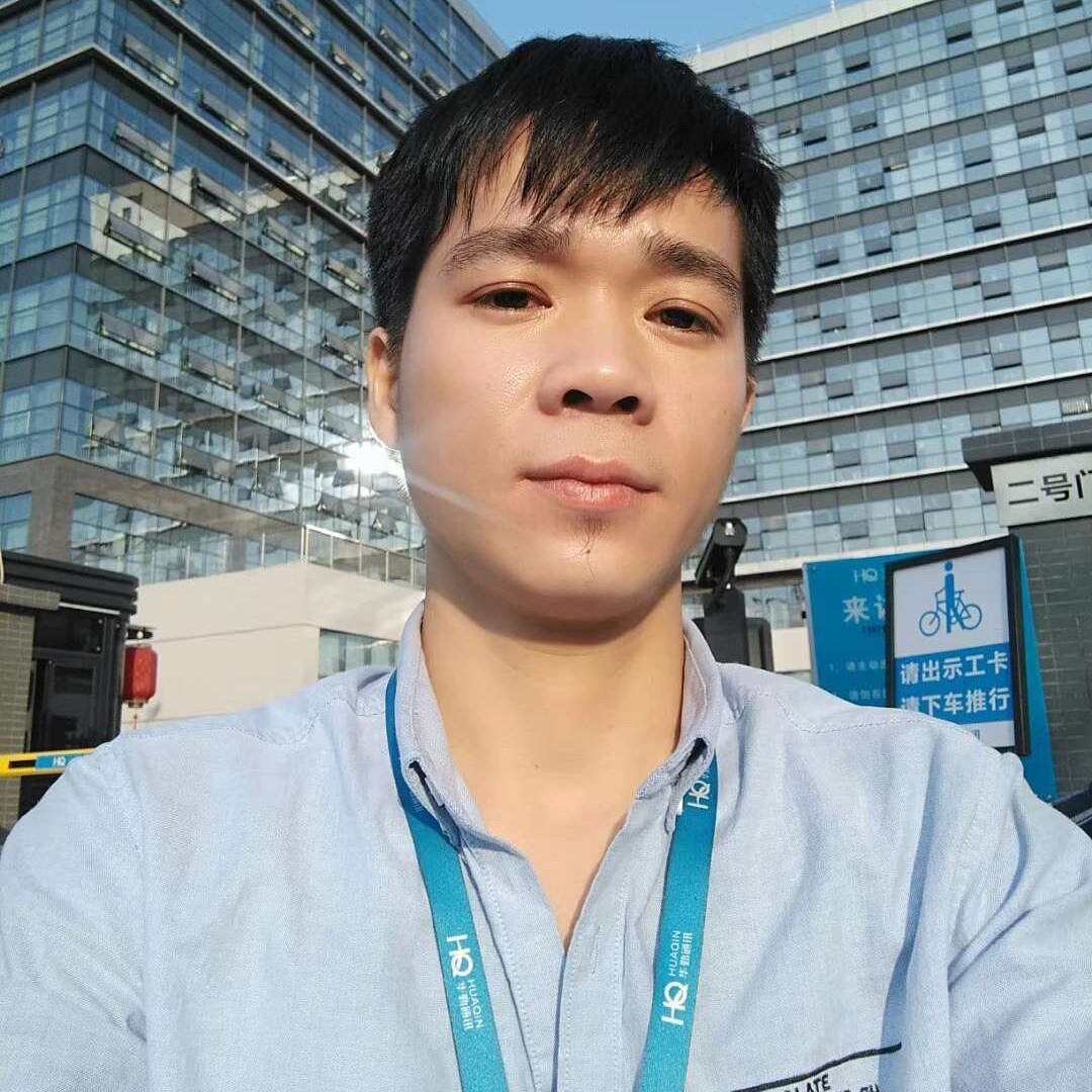 愤怒踢滑板的照片