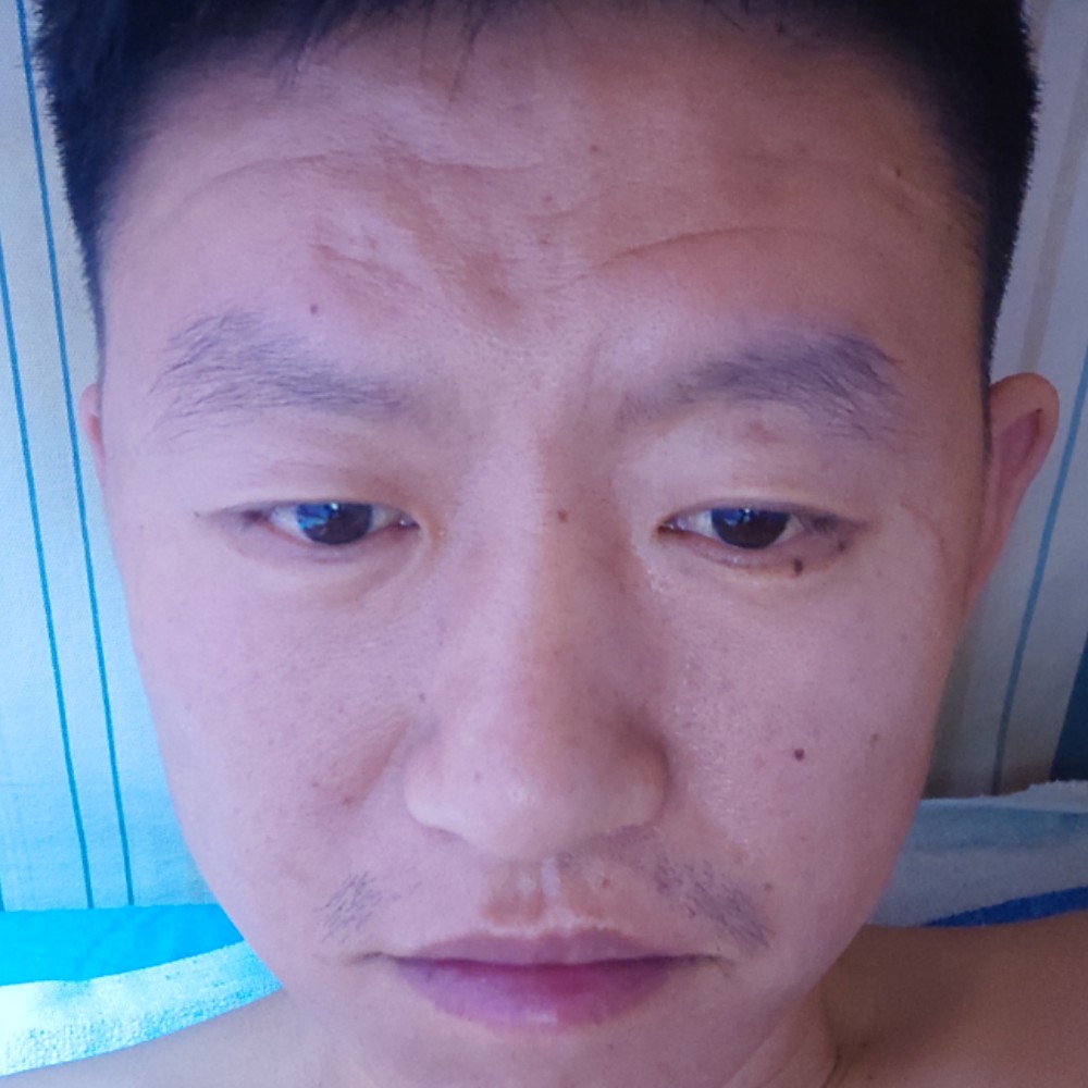 鸡翅深拥善良的照片