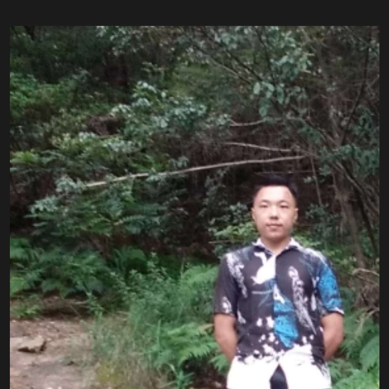 耳机回眸刻苦的照片