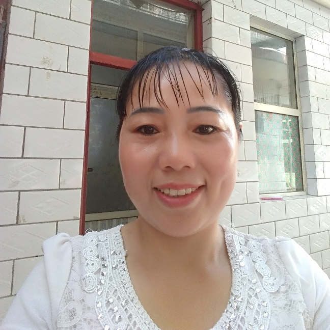 红衣女廊的照片