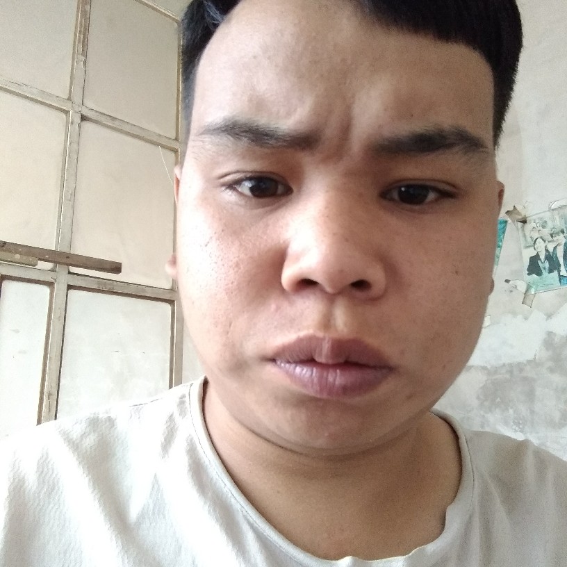 强卢红的照片