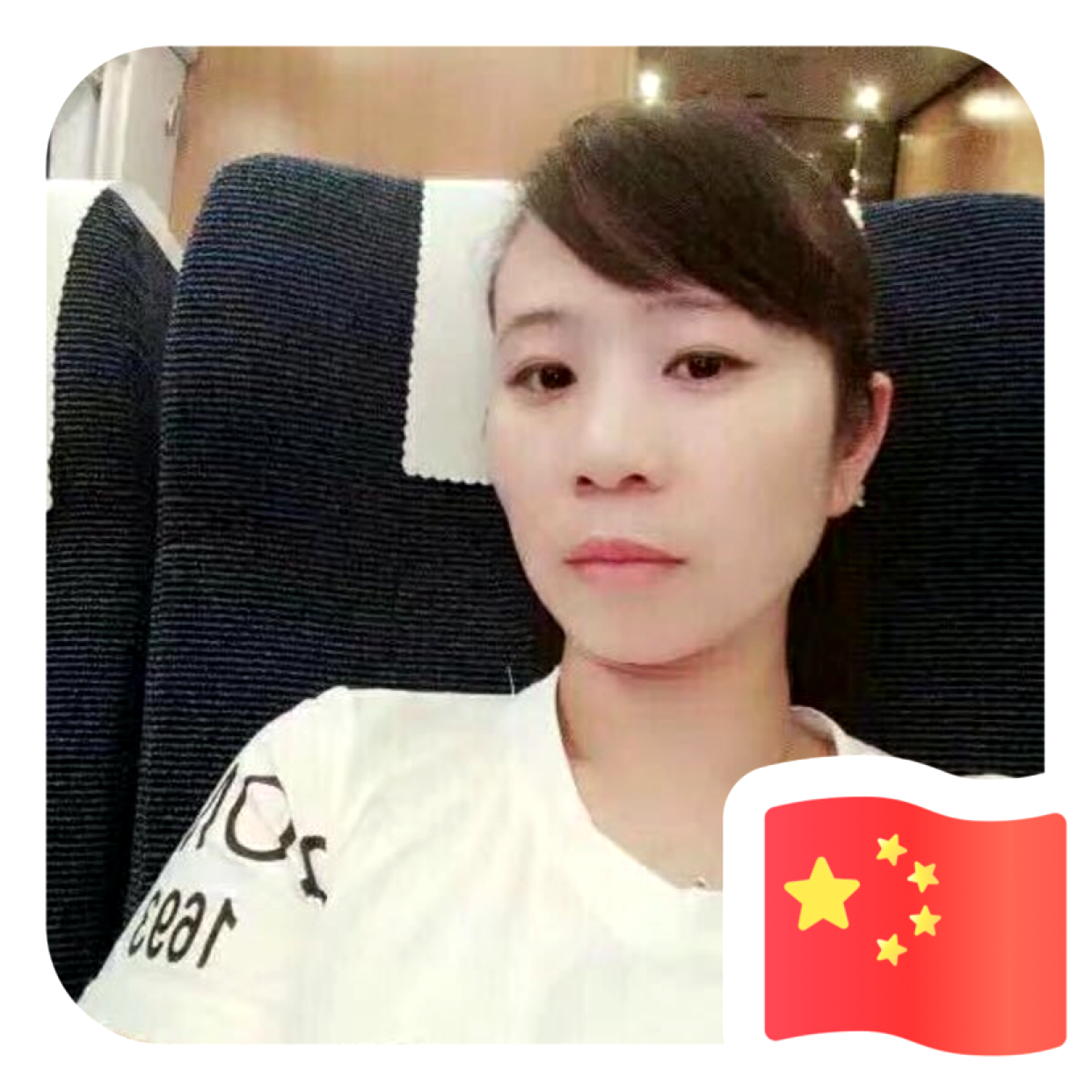 温柔闻茉莉的照片