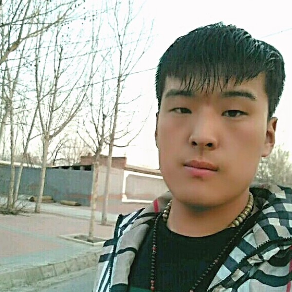 热情爱花生的照片