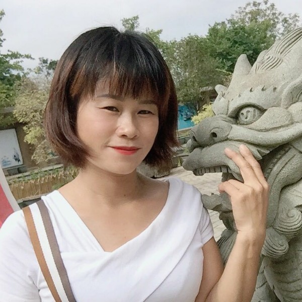 腼腆向苗条的照片