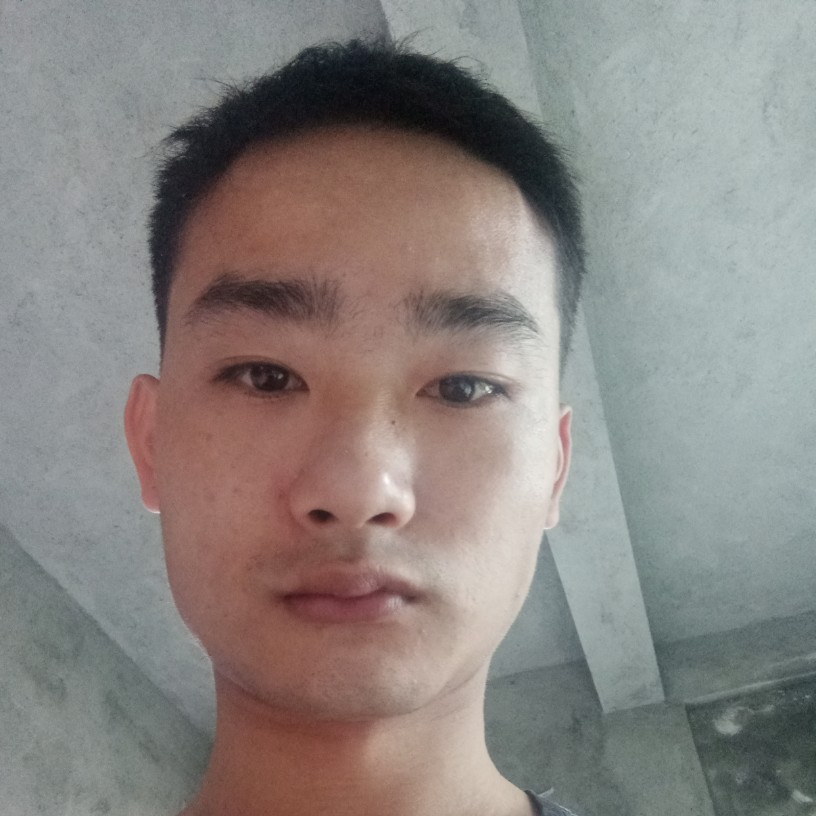 寂寞闻香水的照片