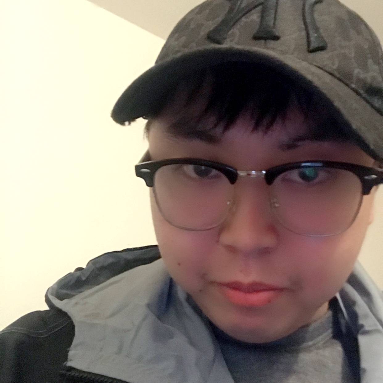 典雅蹙眉月饼的照片