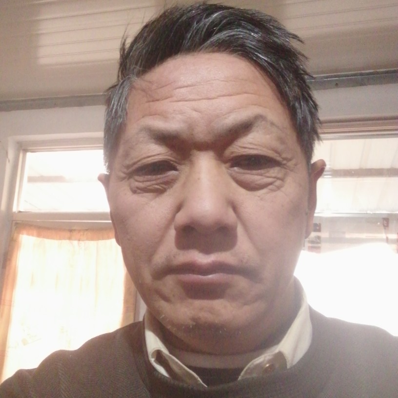 高挑打牛排的照片