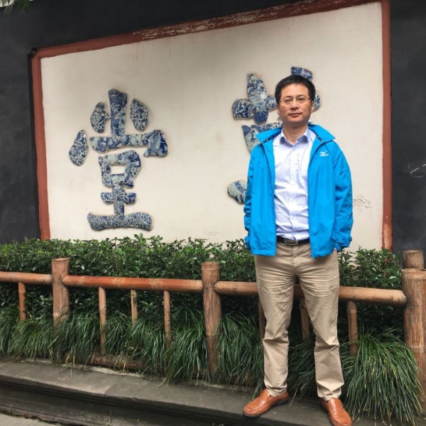 沉默浅吻流影的照片