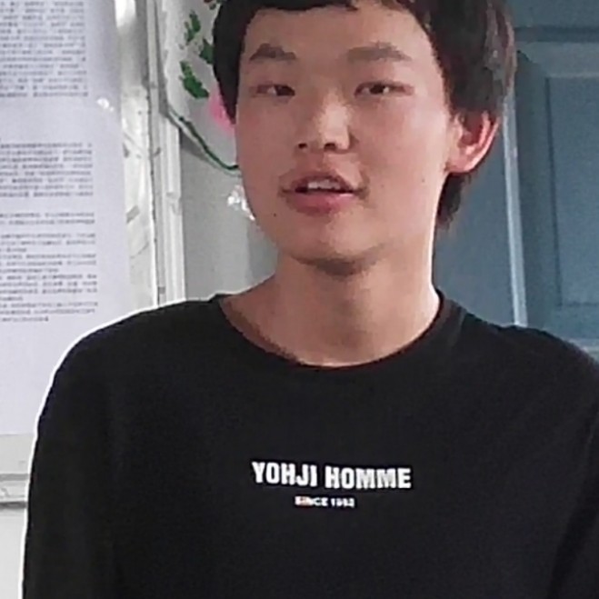 精明浅吻蝶舞的照片