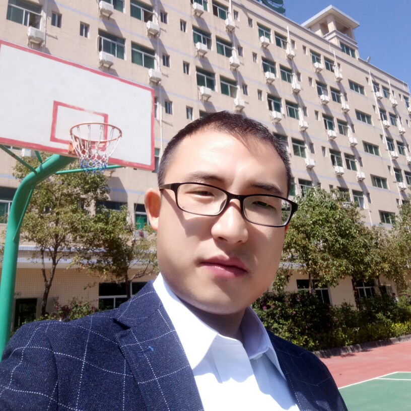 行走的列车的照片