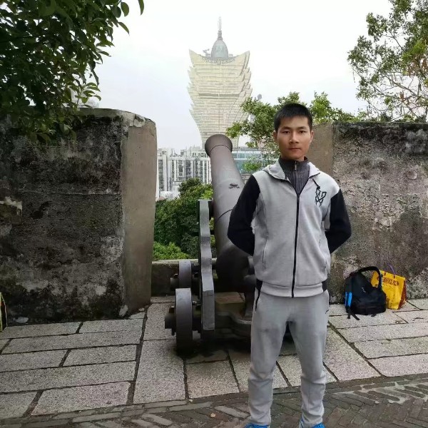 佐手牵鼬手的照片