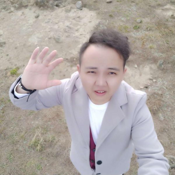 羞涩少年的照片