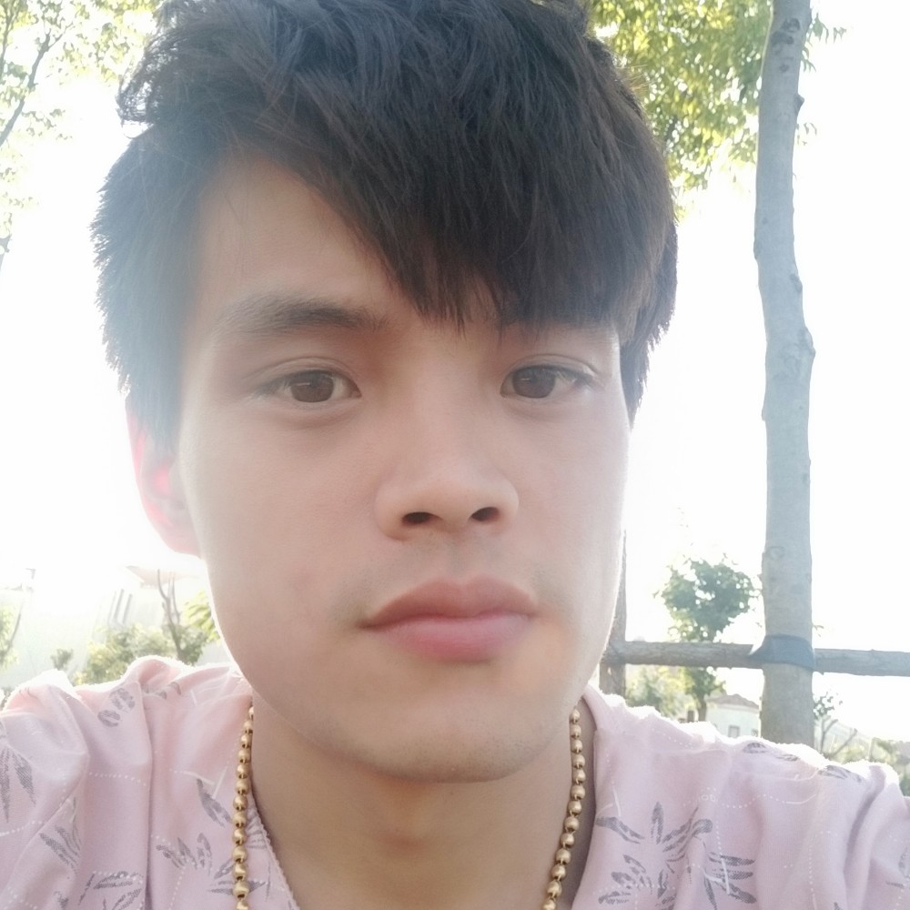 星空下的港湾的照片