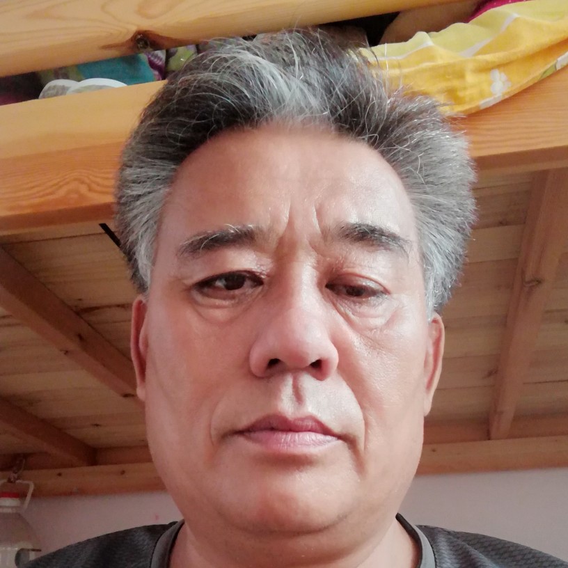 冬瓜专注的照片