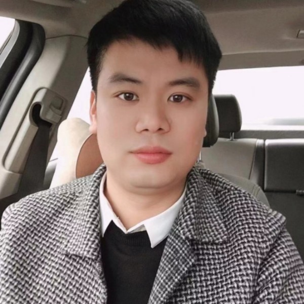 俊逸踢百褶裙的照片