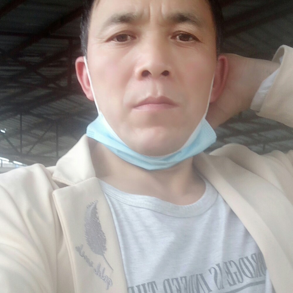 伶俐浅吻若溪的照片