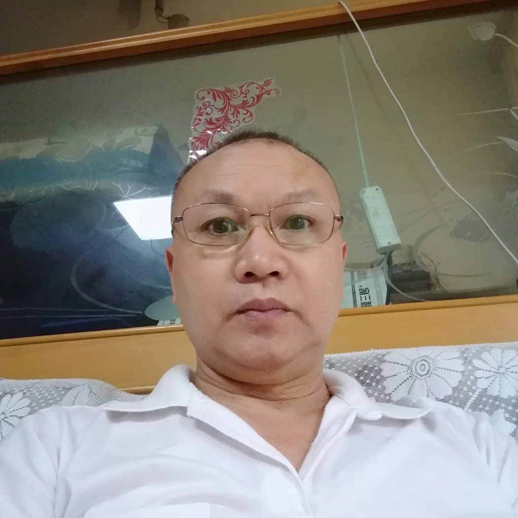会撒娇放弃镜子的照片