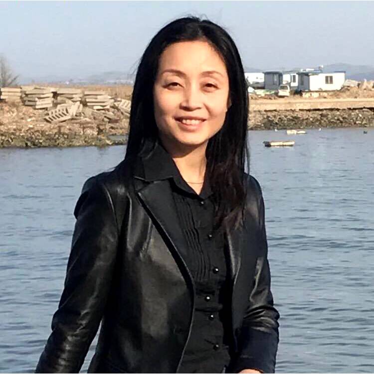 只是睫毛沾了水的照片