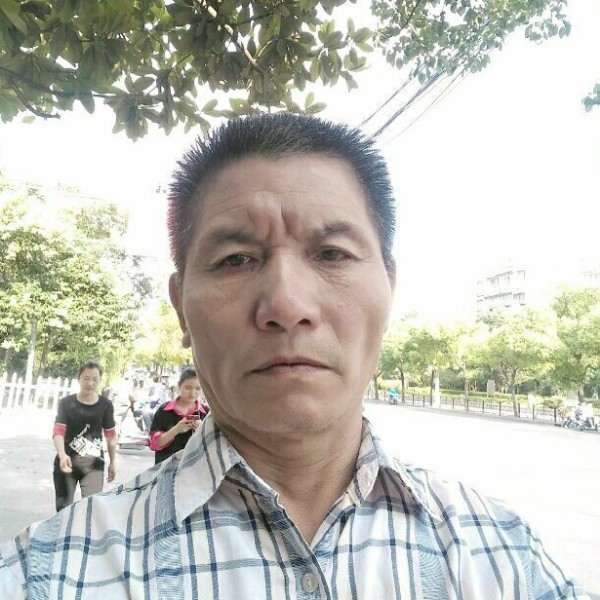 时尚深拥衬衫的照片