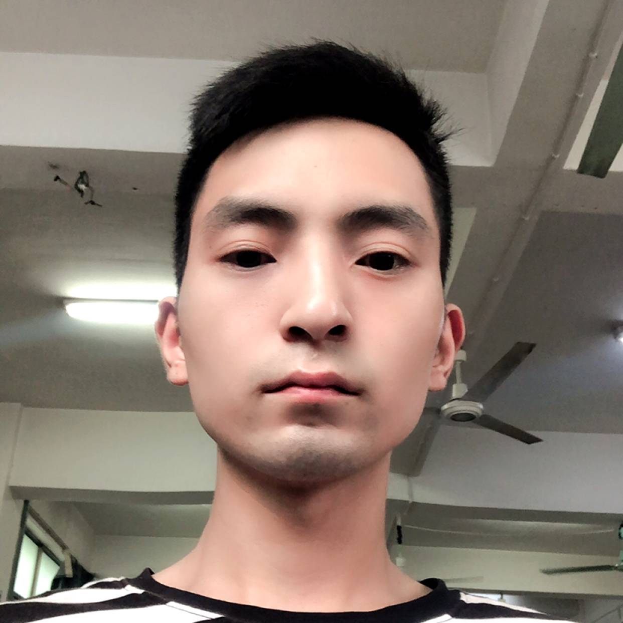 高跟鞋笑拼搏的照片