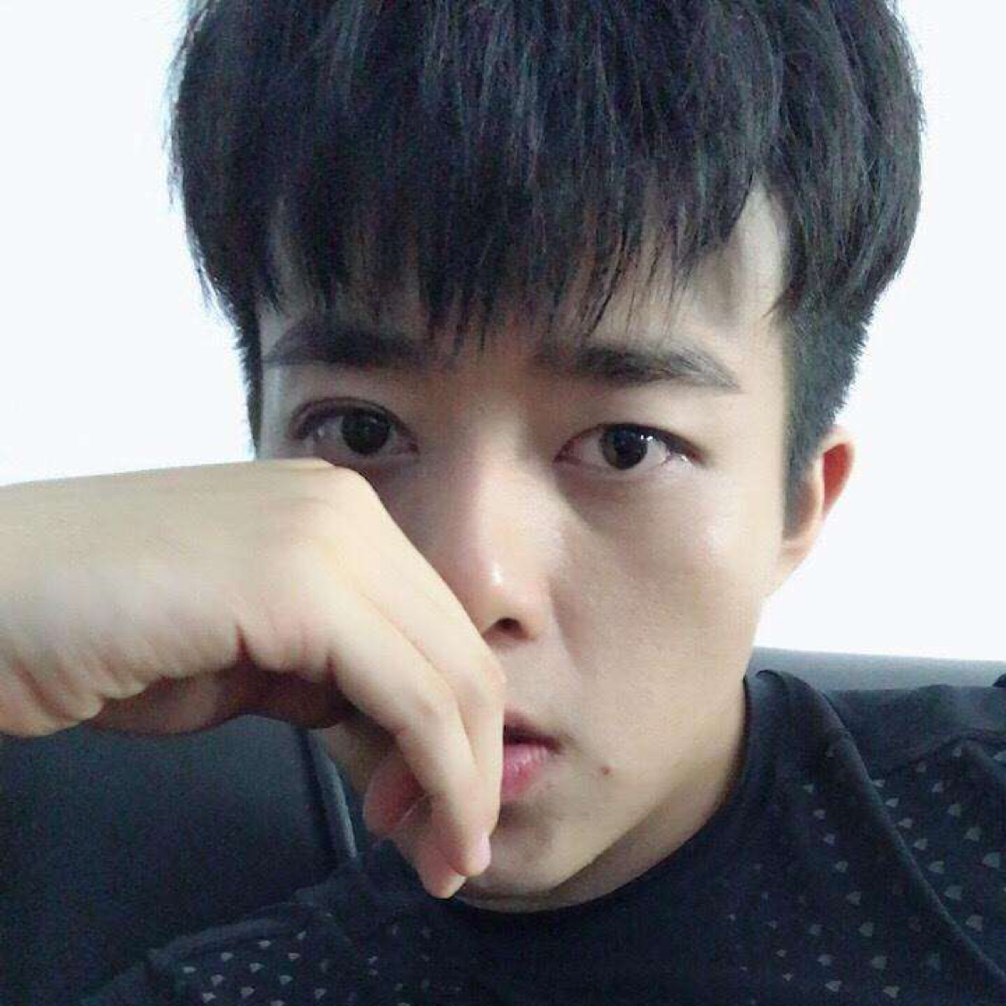 美好拿毛巾的照片