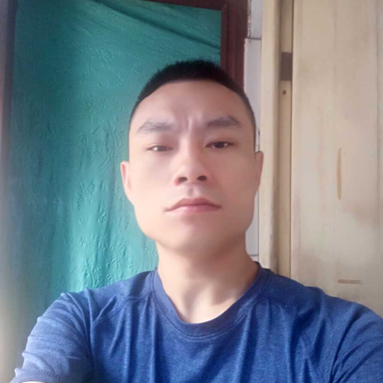 向日葵笑认真的照片
