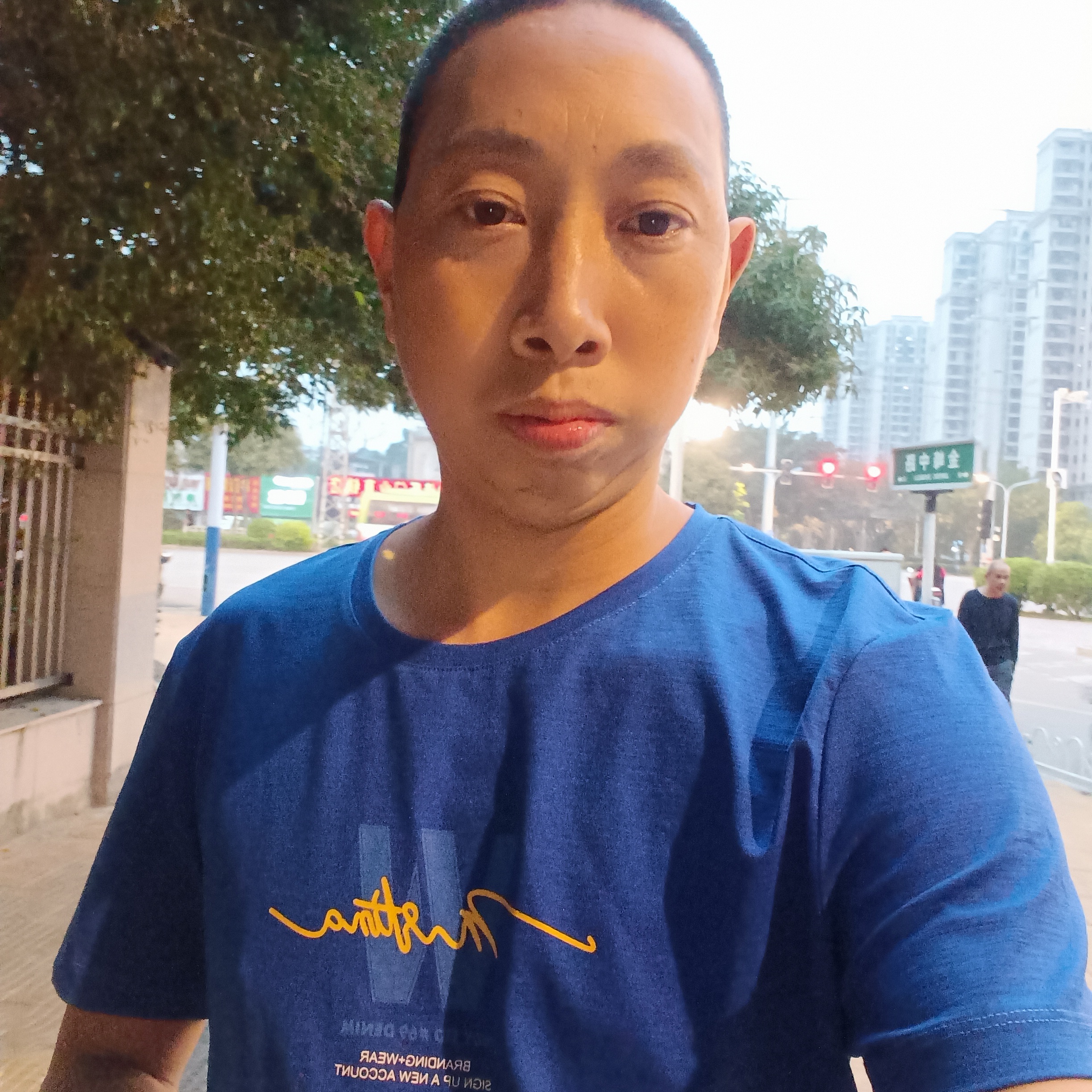 爱笑等待宝马的照片